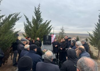 MURAT BOZLAK LI SER QEBRA XWE HATE BÎRANÎN