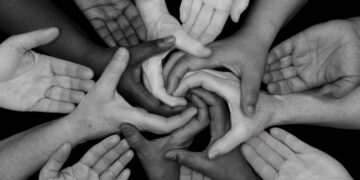 İki Uç Arasında Arafta Kalan Kadınlar / Perihan Yoğurtçu