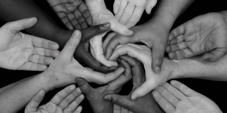 İki Uç Arasında Arafta Kalan Kadınlar / Perihan Yoğurtçu